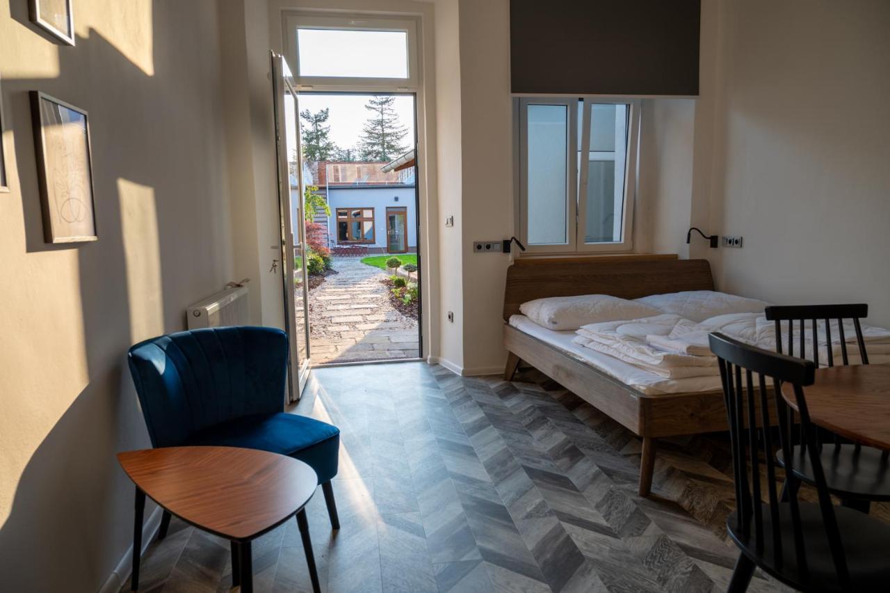 Art Hostel & Apartments Dvůr Králové nad Labem Esterno foto